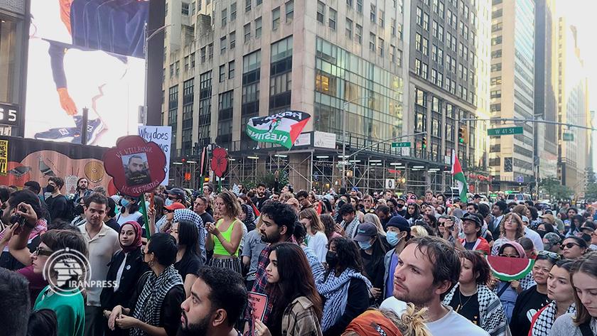 Iranpress: الذكرى السنوية لـ طوفان الأقصى.. مسيرة مساندة للشعب الفلسطين في أمريكا