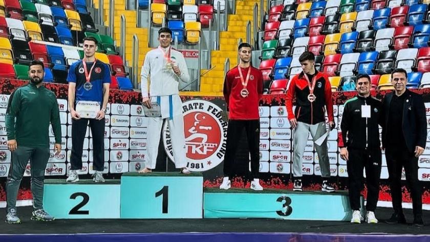 Iranpress: منتخب إيران للكاراتيه يحرز 7 ميداليات ملونة في بطولة تركيا 