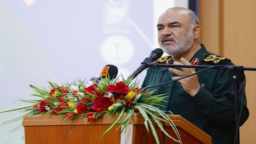 Iranpress: اللواء سلامي: لا يمكن لأي قوة برية أو بحرية أو جوية أن تتغلب على حرس الثورة الإسلامية