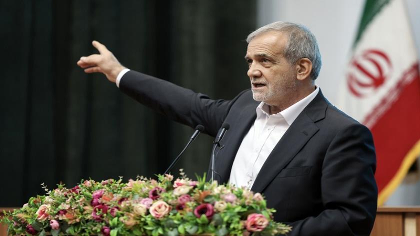Iranpress: بزشکیان: قوة الشعب لا يمكن هزيمتها حتى إذا اجتمع العالم