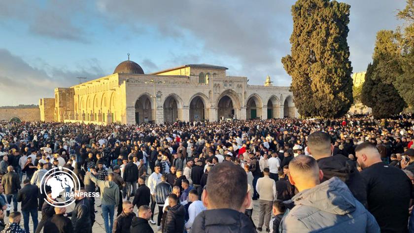 Iranpress: نحو 120 ألف مصلٍّ يؤدون صلاة عيد الفطر في المسجد الأقصى المبارك