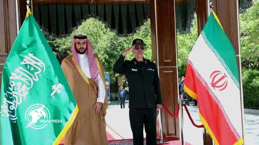 Iranpress: خالد بن سلمان في طهران: تعزيز العلاقات الدفاعية والتعاون الإقليمي