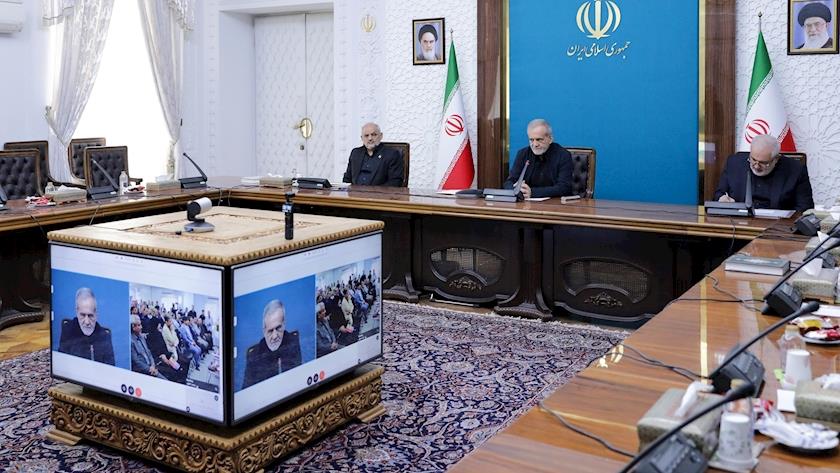 Iranpress: افتتاح المرحلة الأولى من مشروع الطاقة الشمسية بمنطقة فولاد مباركة