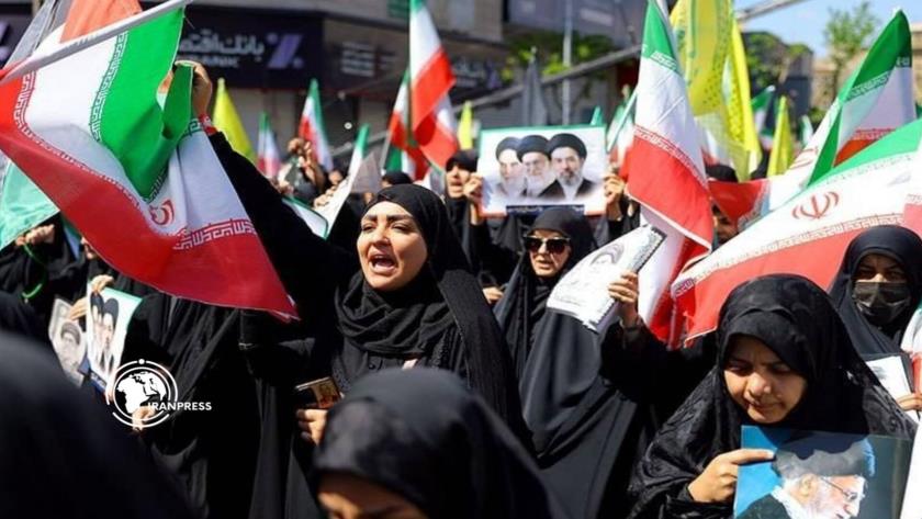 Iranpress: حشود من المعزين في طهران في ذكرى أربعينية قائد الثورة الشهيد + صوروفيديو