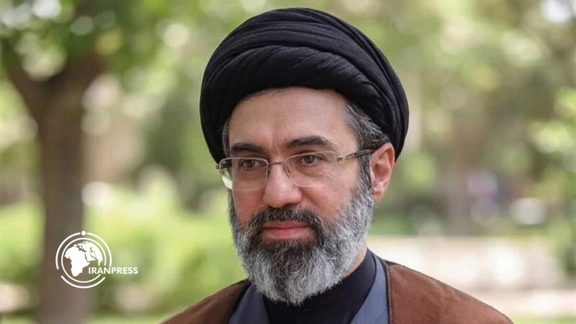 Iranpress: قائد الثورة: يجب أن تكون قرارات البرلمان مرتبطة بالقضايا الوطنية الرئيسية 