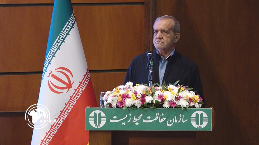 Iranpress: الرئيس الإيراني: يجب منع توسع تدمير البيئة والموارد الطبيعية
